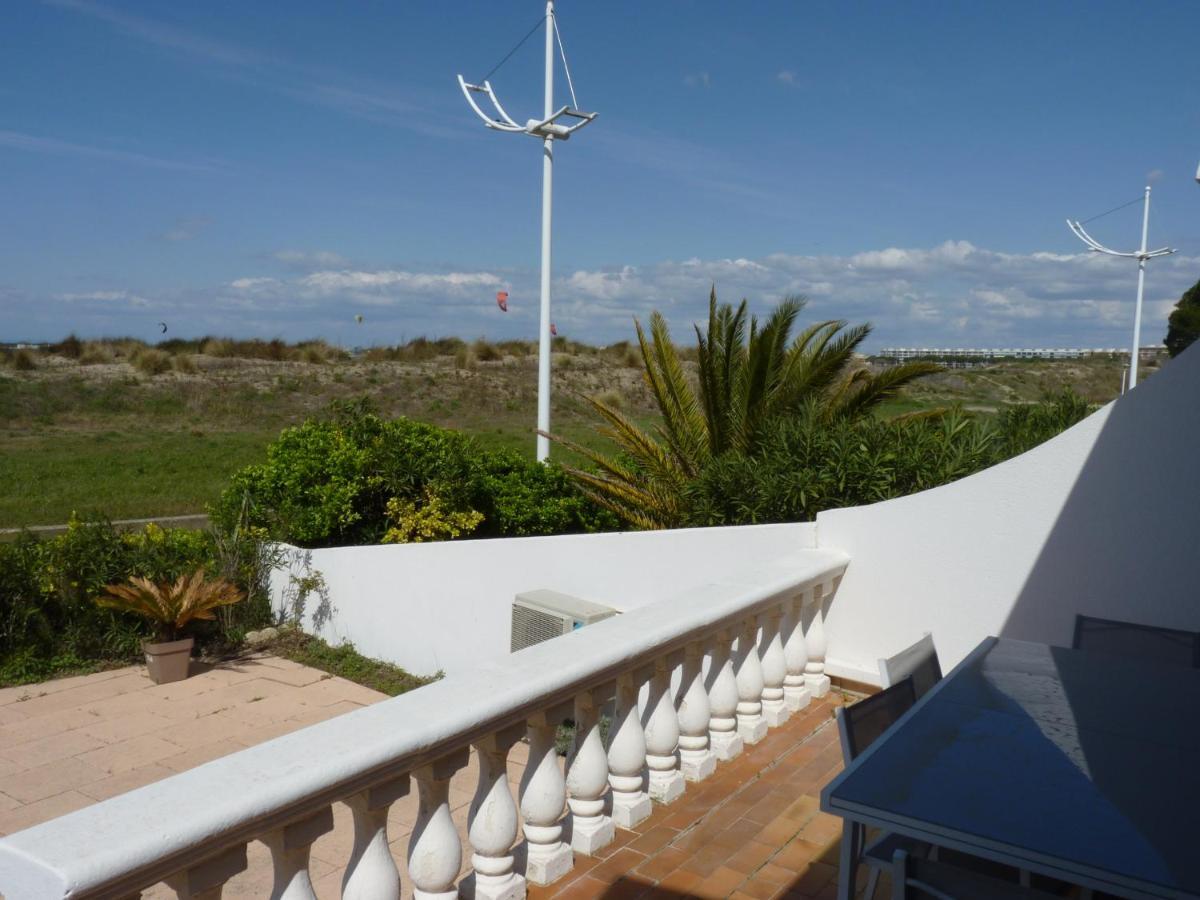 Sol-Y-Days Flamant, Superbe Appartement En Rez De Jardin Avec Grande Terrasse Et Jardinet, Face A La Mer Le Grau-du-Roi Luaran gambar